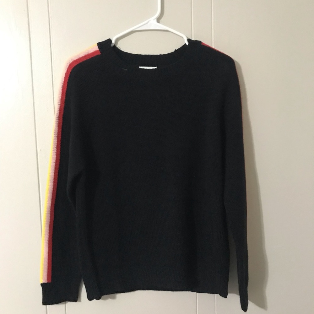 Sweater w pastel rainbow stripe sleeve